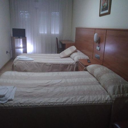 Hotel 2 De Mayo 2 Хинсо-де-Лимия Экстерьер фото