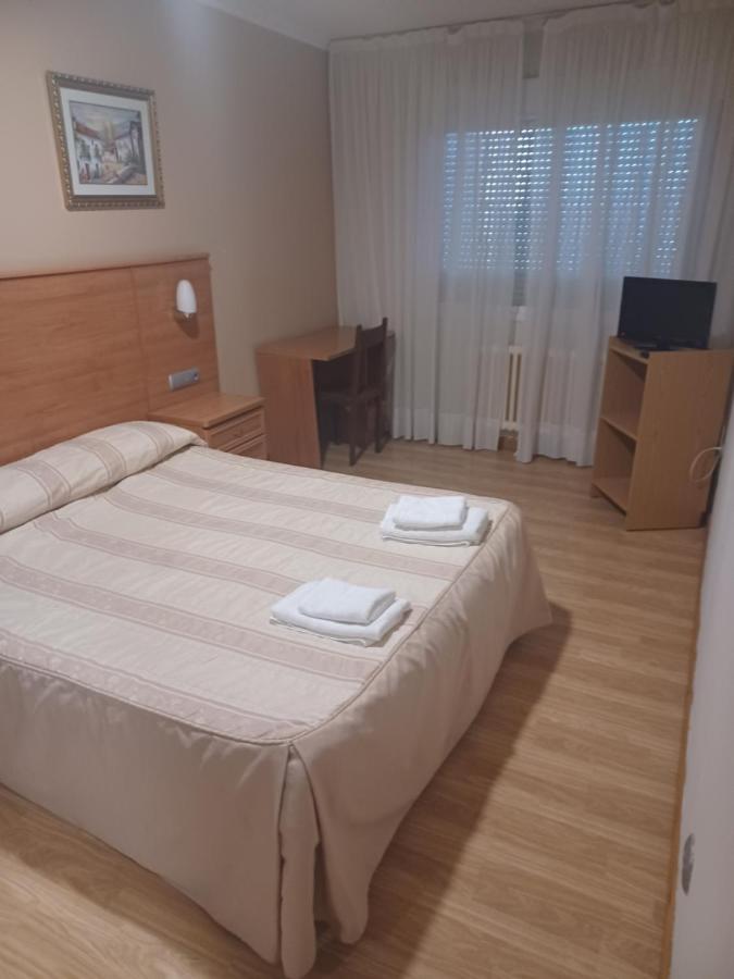Hotel 2 De Mayo 2 Хинсо-де-Лимия Экстерьер фото