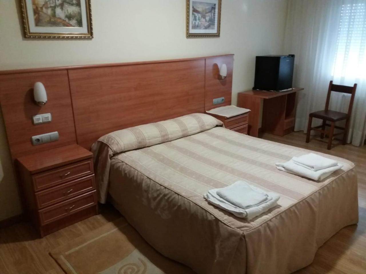 Hotel 2 De Mayo 2 Хинсо-де-Лимия Экстерьер фото